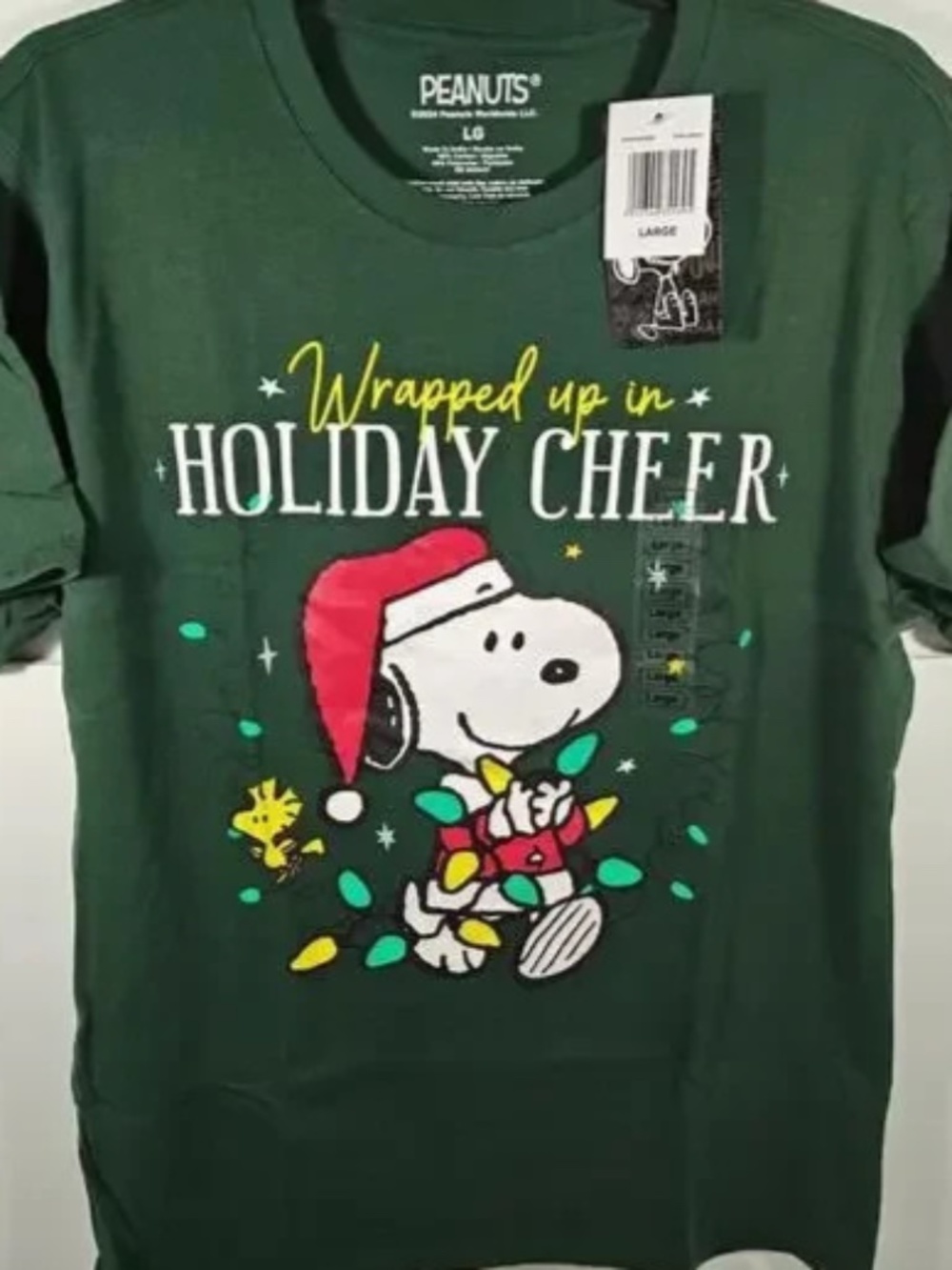 Peanuts Snoopy “Wrapped Up In Holiday Cheer” Men’s Green T-Shirt Size Large NWT